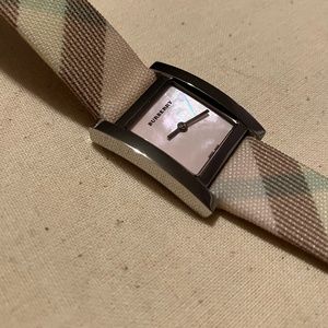 Authentic Burberry Strap watch Pink💖
